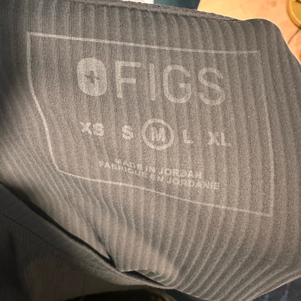 Set of 4 Figs Black and Grey Underscrub Longsleeve Shirts - Picture 13 of 13